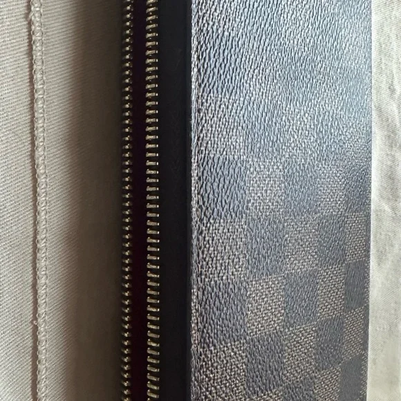 Authentic LV Zippy wallet. Limited holiday edition. - Picture 5 of 13